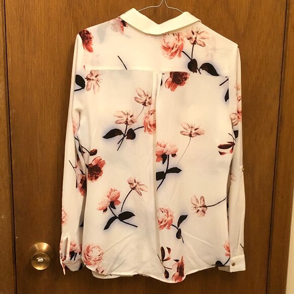 Le Chateau - white crepe blouse with floral pattern - Size Small - Picture 2 of 7